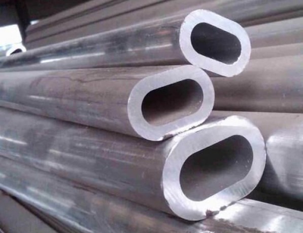 Труба алюминиевая овальная гладкая АД35Т1 46,4х27,3 мм фото